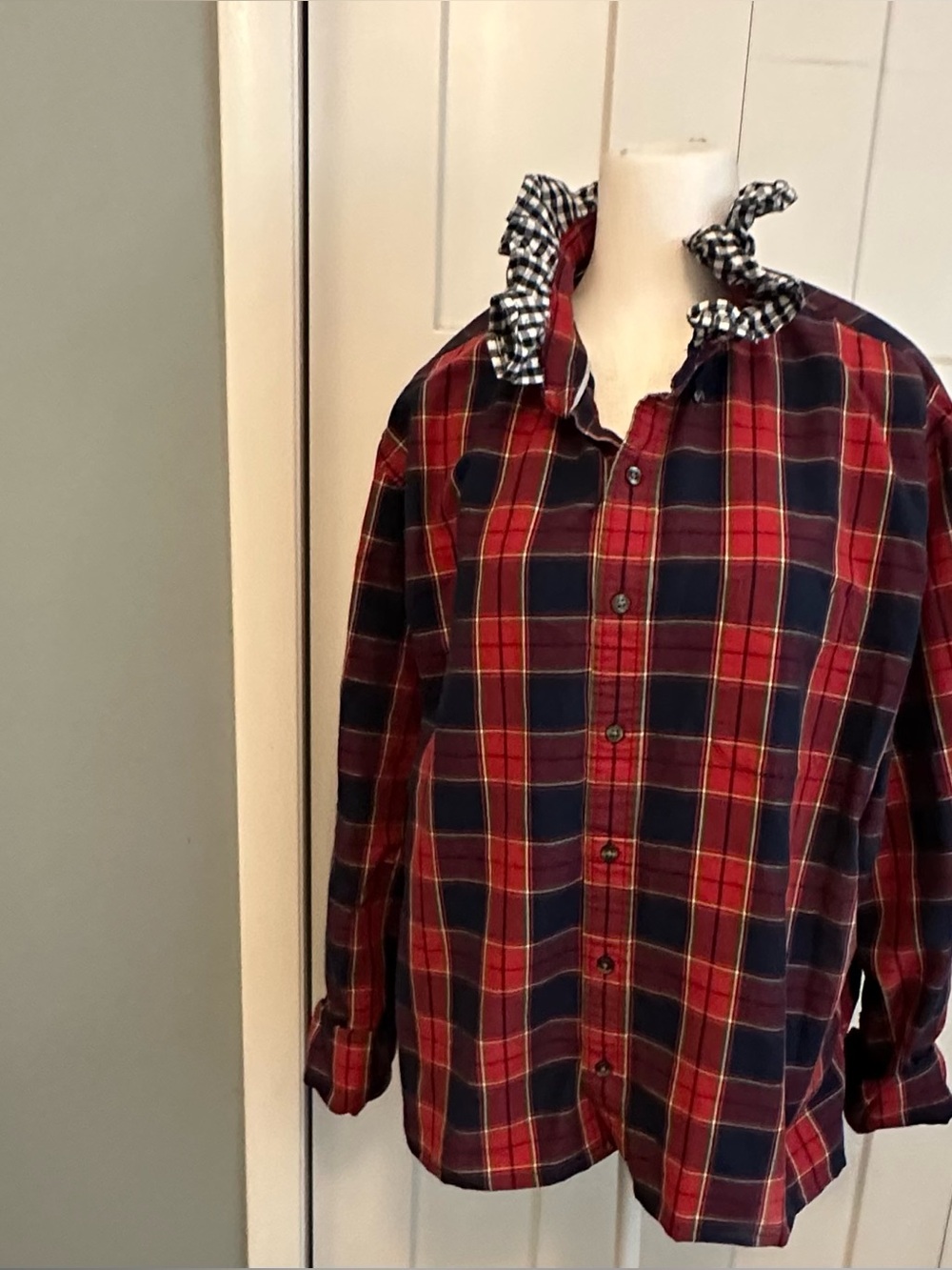 Women - Upcycled (reworked) men’s shirt with ruffled collar